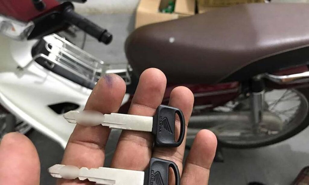 Đánh chìa khóa xe máy, làm chìa khóa xe honda, Yamaha