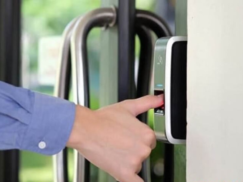 Sửa khóa cửa từ, cửa điện tử vân tay cảm biến tại Bình Dương