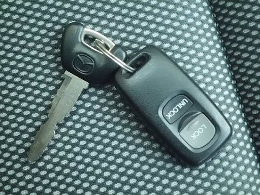 Làm chìa khóa cơ Mazda có chip từ nổ máy