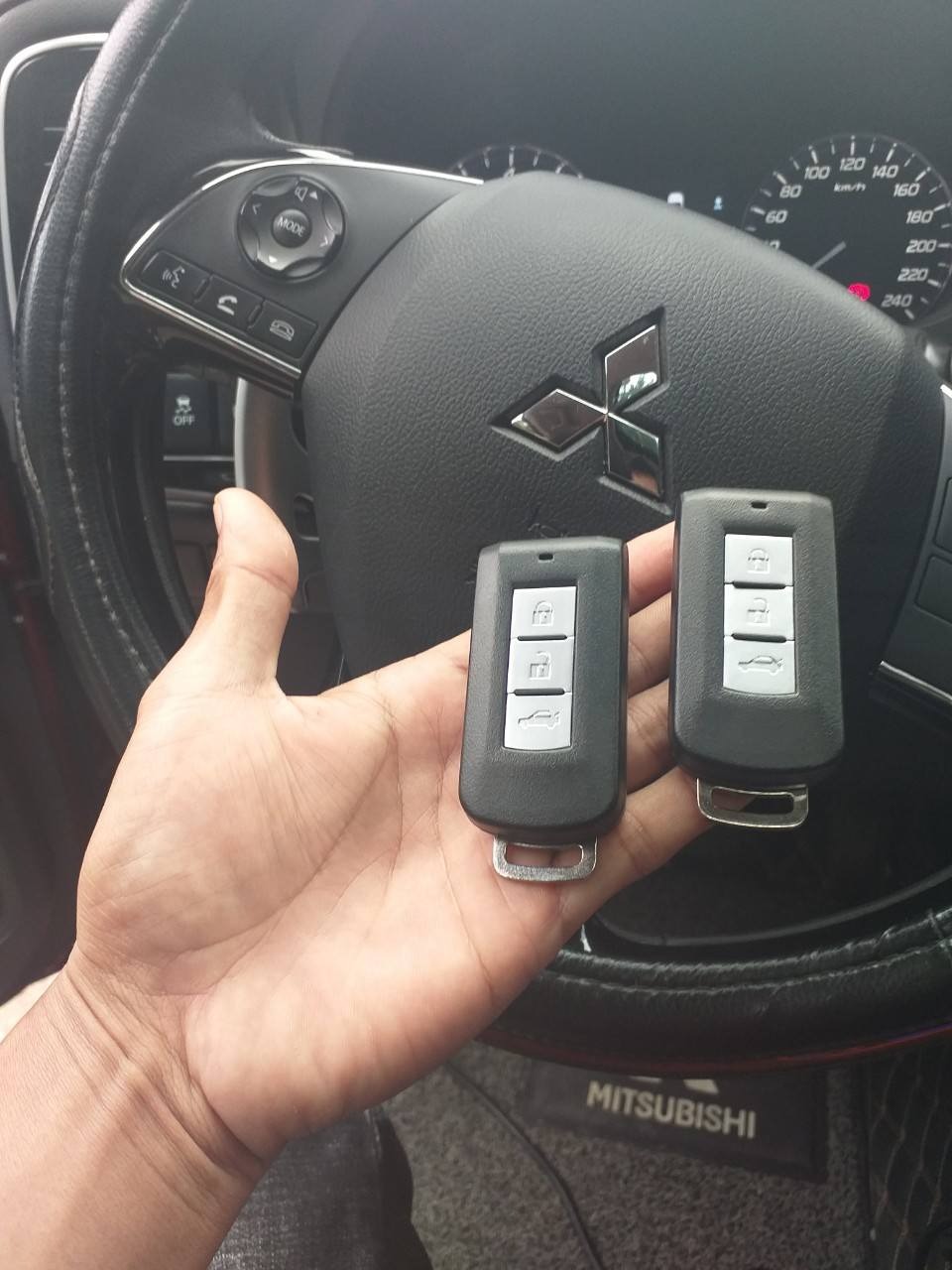 Làm Chìa Khóa Xe Mitsubishi