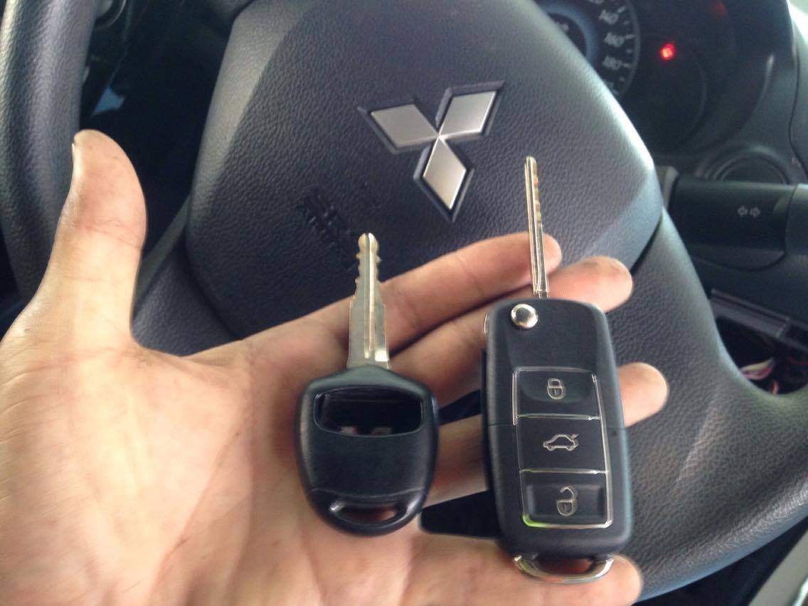 Làm chìa khóa xe Mitsubishi Attrage