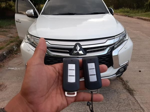 Làm chìa khóa thông minh xe Mitsubishi 3 nút